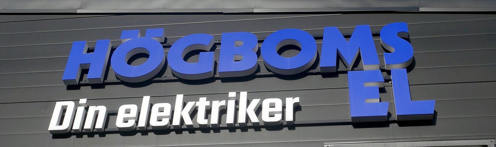 Skylten Högboms El, Din elektriker på fasaden på Voltvägen 34K